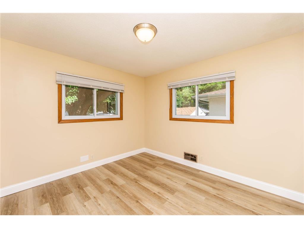 5214 Oliver Avenue N Minneapolis MN 55430 7093593 image11