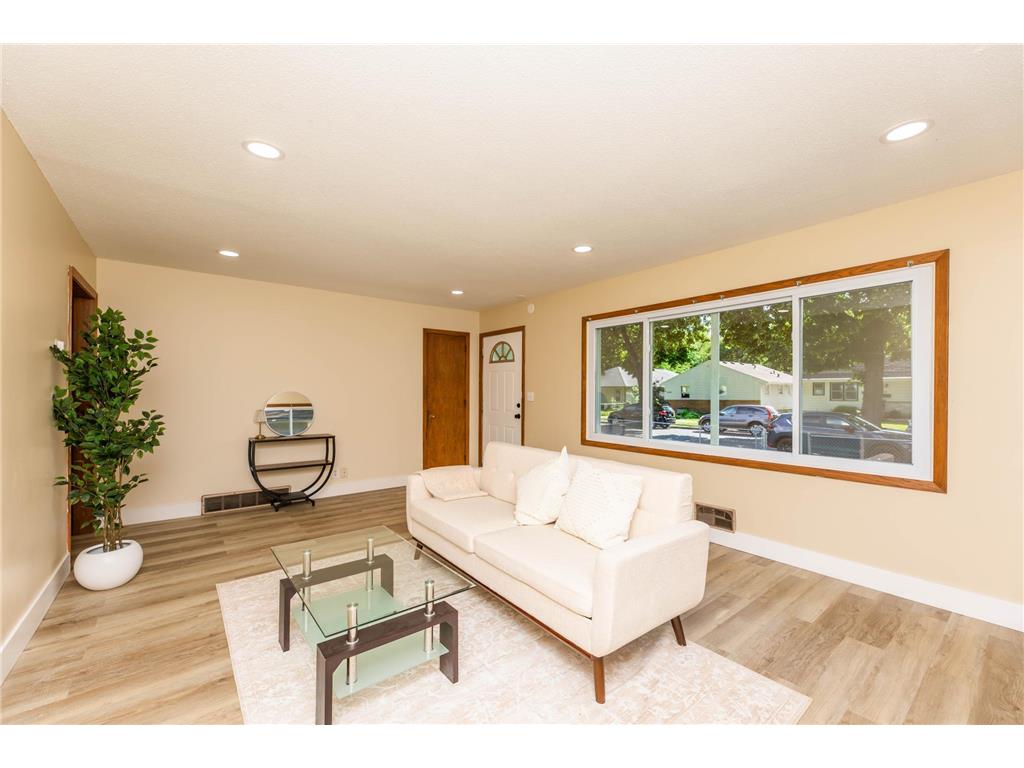 5214 Oliver Avenue N Minneapolis MN 55430 7093593 image6