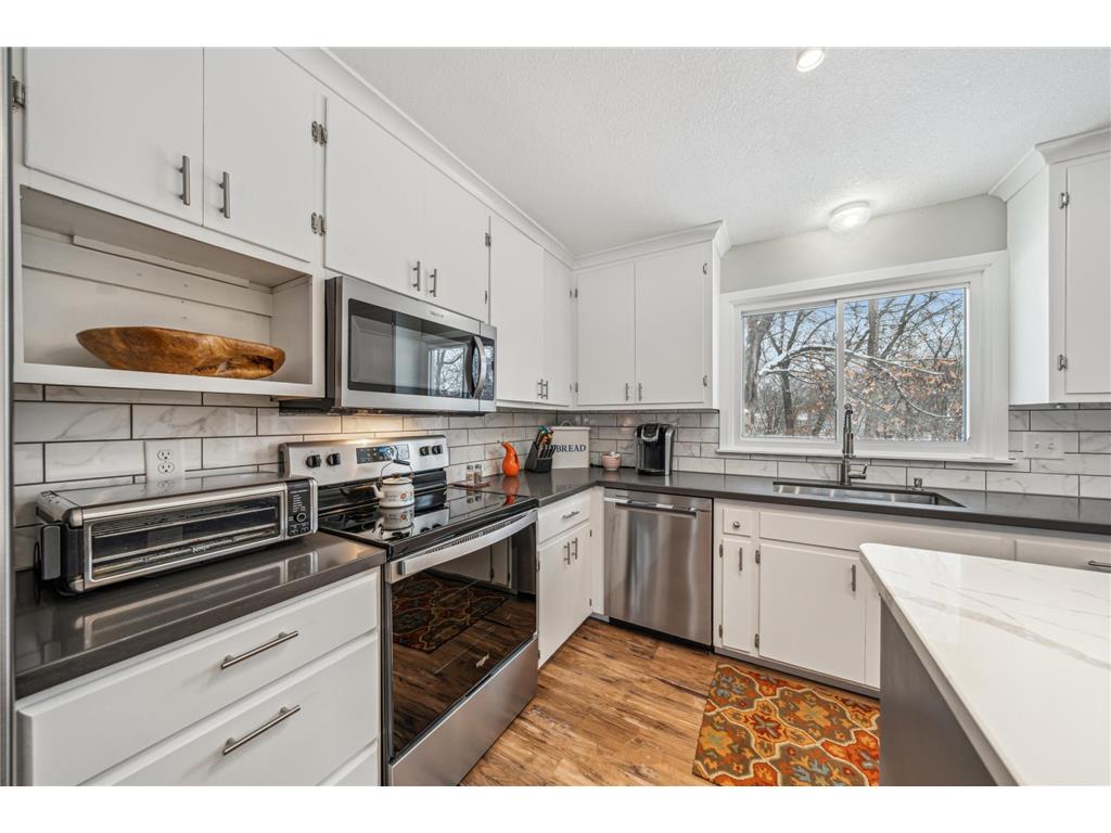 5214 W Hidden Valley Drive Savage MN 55378 6456147 image1