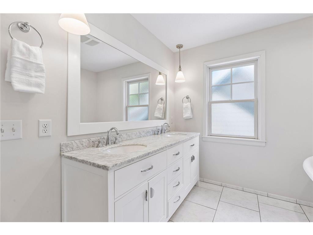 5217 Chowen Avenue S Minneapolis MN 55410 7059377 image22