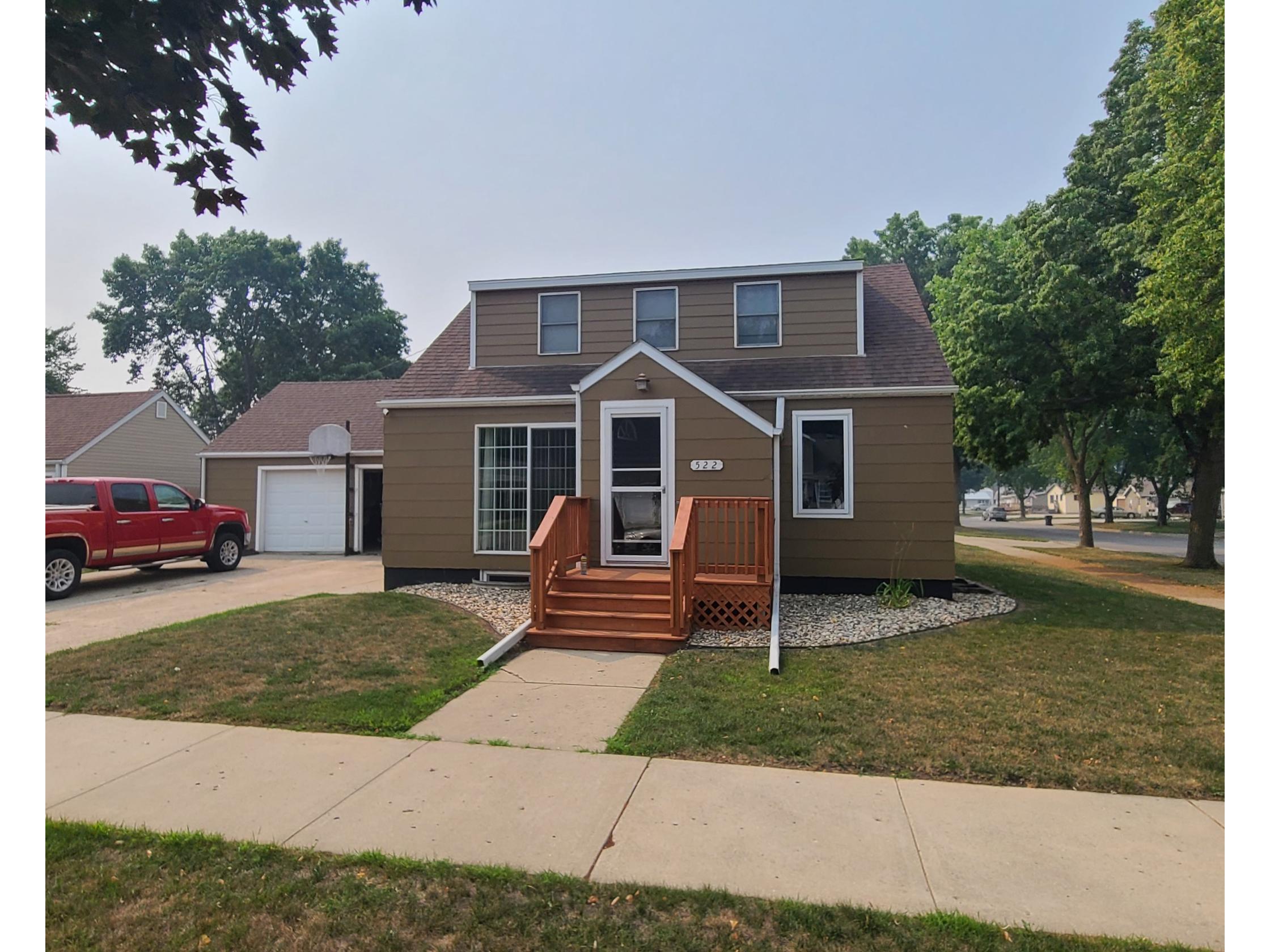 522 5th Street SW, Pipestone, MN 56164 MLS 6073623 Edina Realty