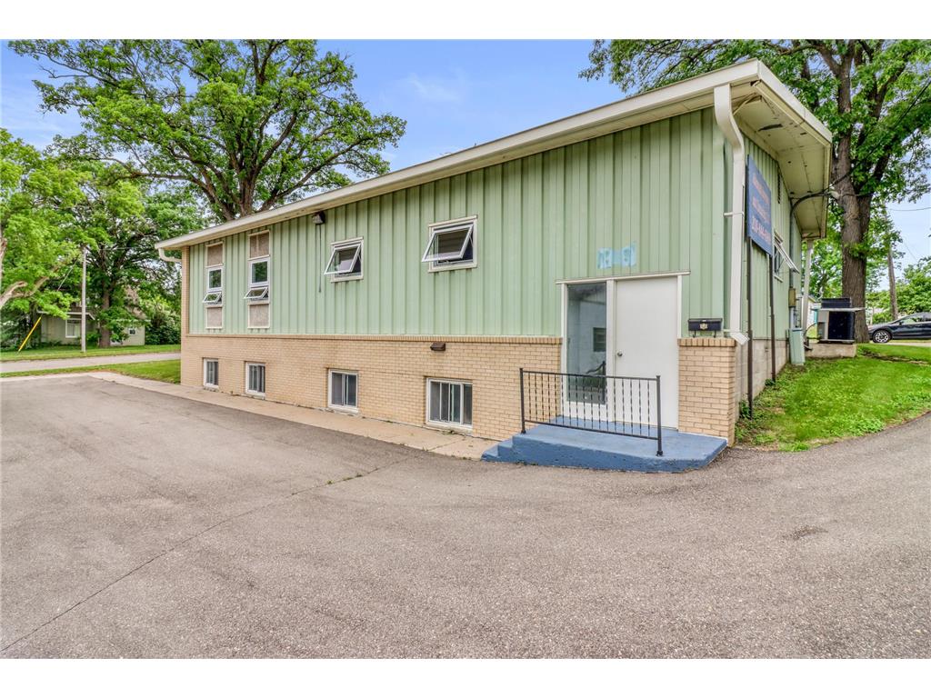 522 Main Street W Detroit Lakes MN 56501 7086915 image1