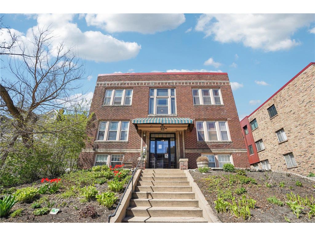 522 Ridgewood Avenue #1 Minneapolis MN 55403 6713725 image1