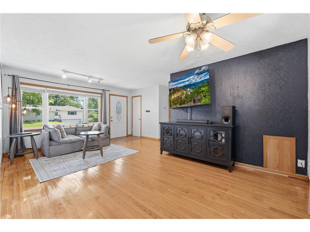 5225 Pennsylvania Avenue N New Hope MN 55428 7077290 image3