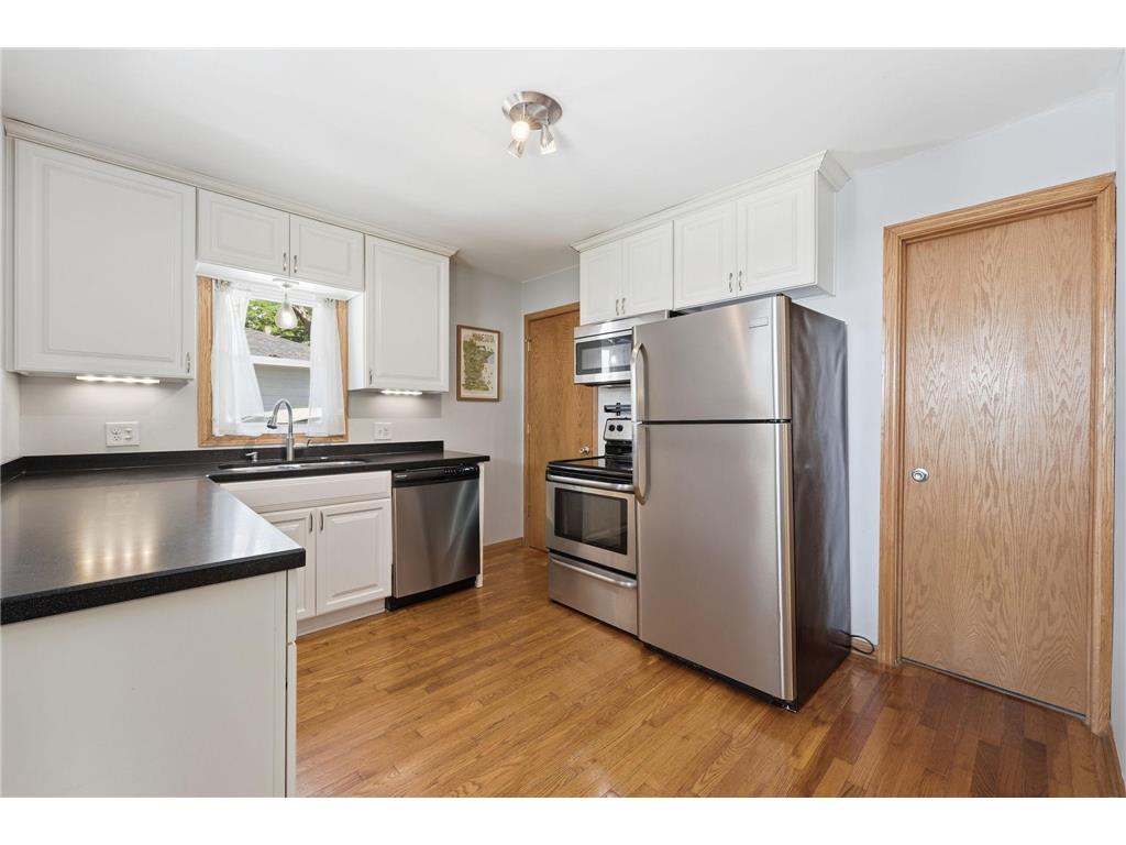5225 Pennsylvania Avenue N New Hope MN 55428 7077290 image7