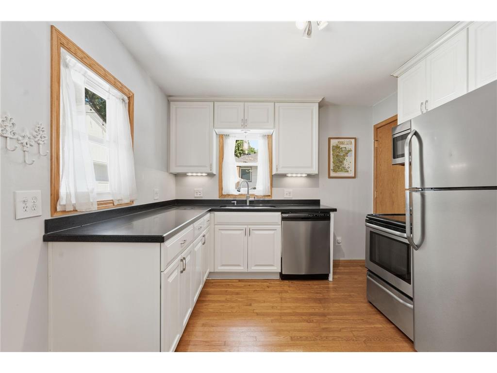 5225 Pennsylvania Avenue N New Hope MN 55428 7077290 image8