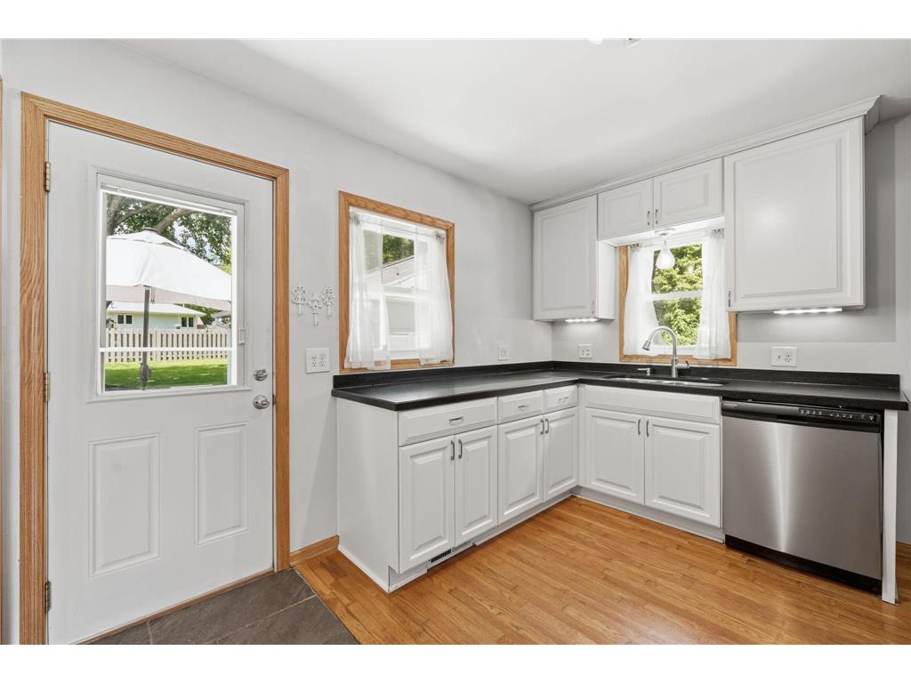 5225 Pennsylvania Avenue N New Hope MN 55428 7077290 image9