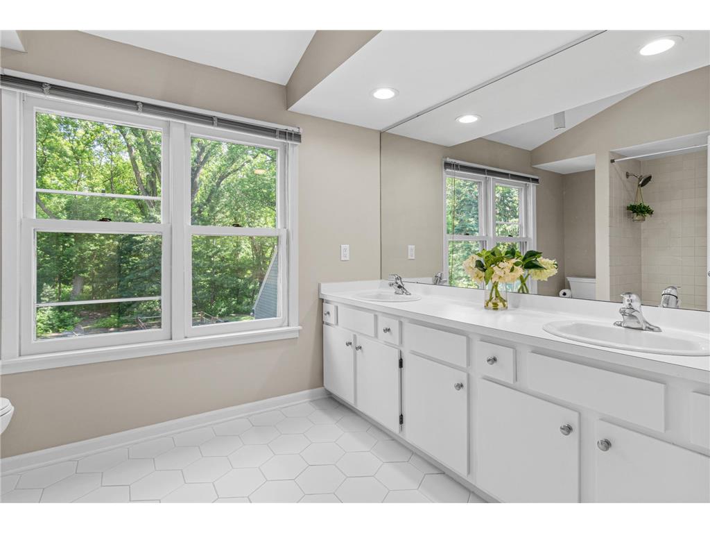 523 Roselawn Avenue W Roseville MN 55113 7085443 image21