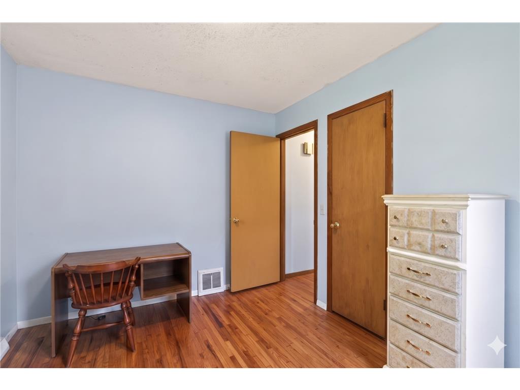 5232 Washburn Avenue N Minneapolis MN 55430 7085544 image17