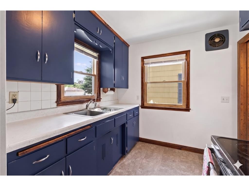 5232 Washburn Avenue N Minneapolis MN 55430 7085544 image8