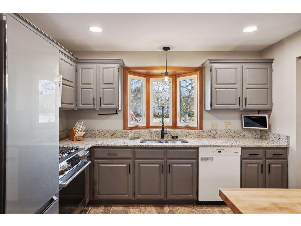 5237 Welcome Avenue N Crystal MN 55429 6632377 image1