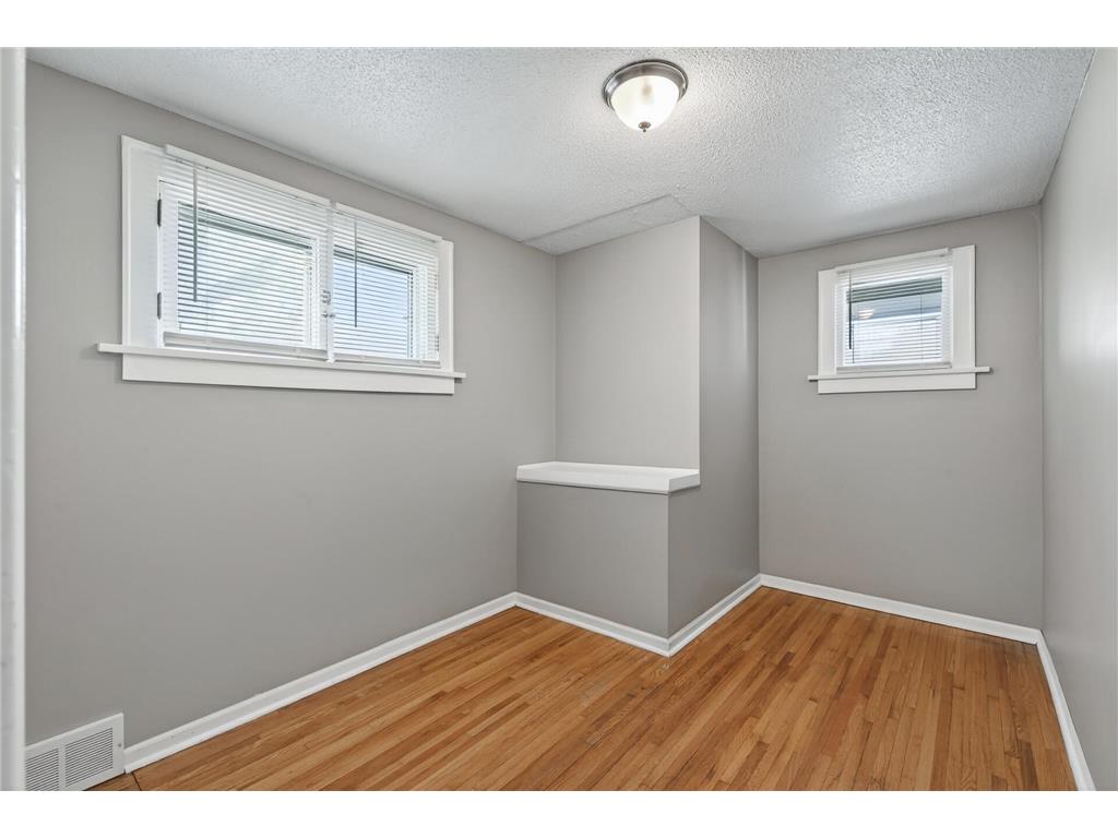 5240 Dupont Avenue N Minneapolis MN 55430 7075116 image12