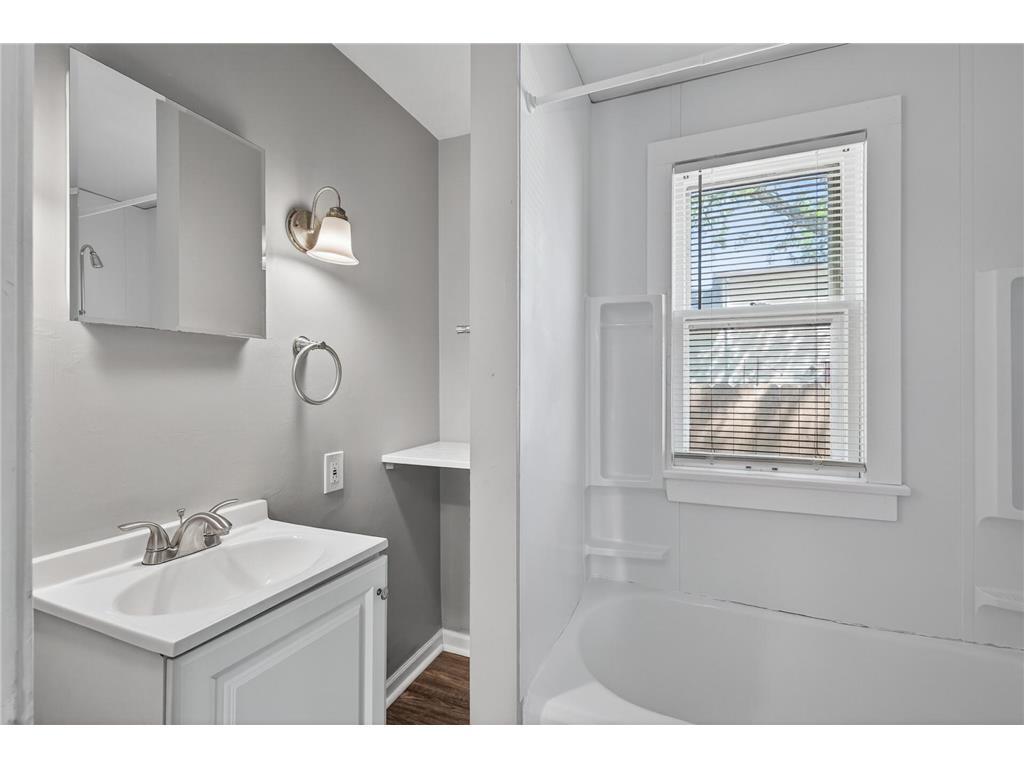 5240 Dupont Avenue N Minneapolis MN 55430 7075116 image14
