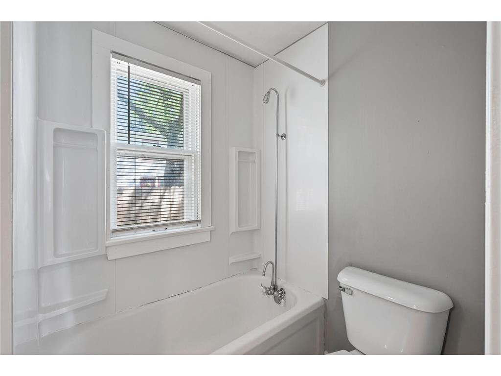 5240 Dupont Avenue N Minneapolis MN 55430 7075116 image15