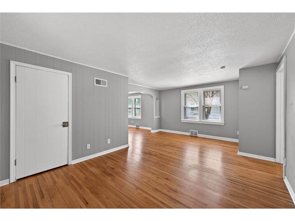 5240 Dupont Avenue N Minneapolis MN 55430 7075116 image4