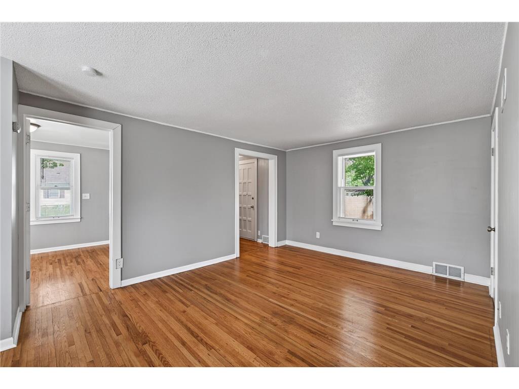 5240 Dupont Avenue N Minneapolis MN 55430 7075116 image5