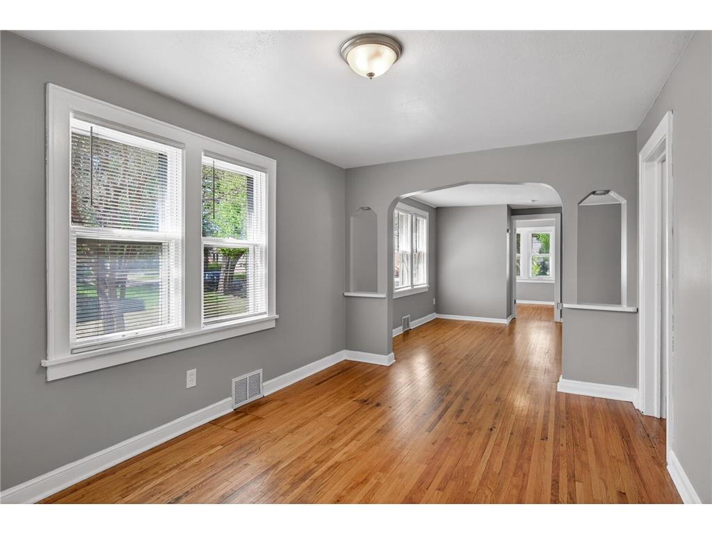 5240 Dupont Avenue N Minneapolis MN 55430 7075116 image7