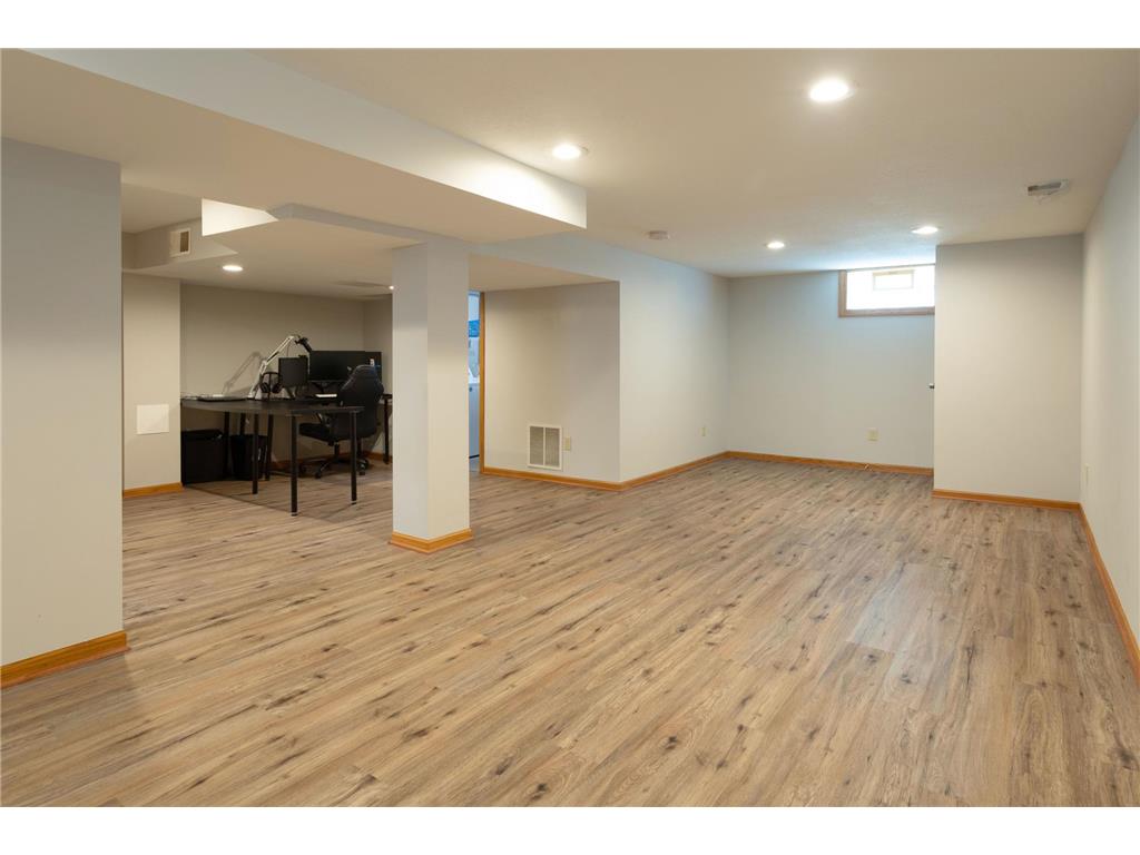 5248 Camden Avenue N Minneapolis MN 55430 7083909 image16