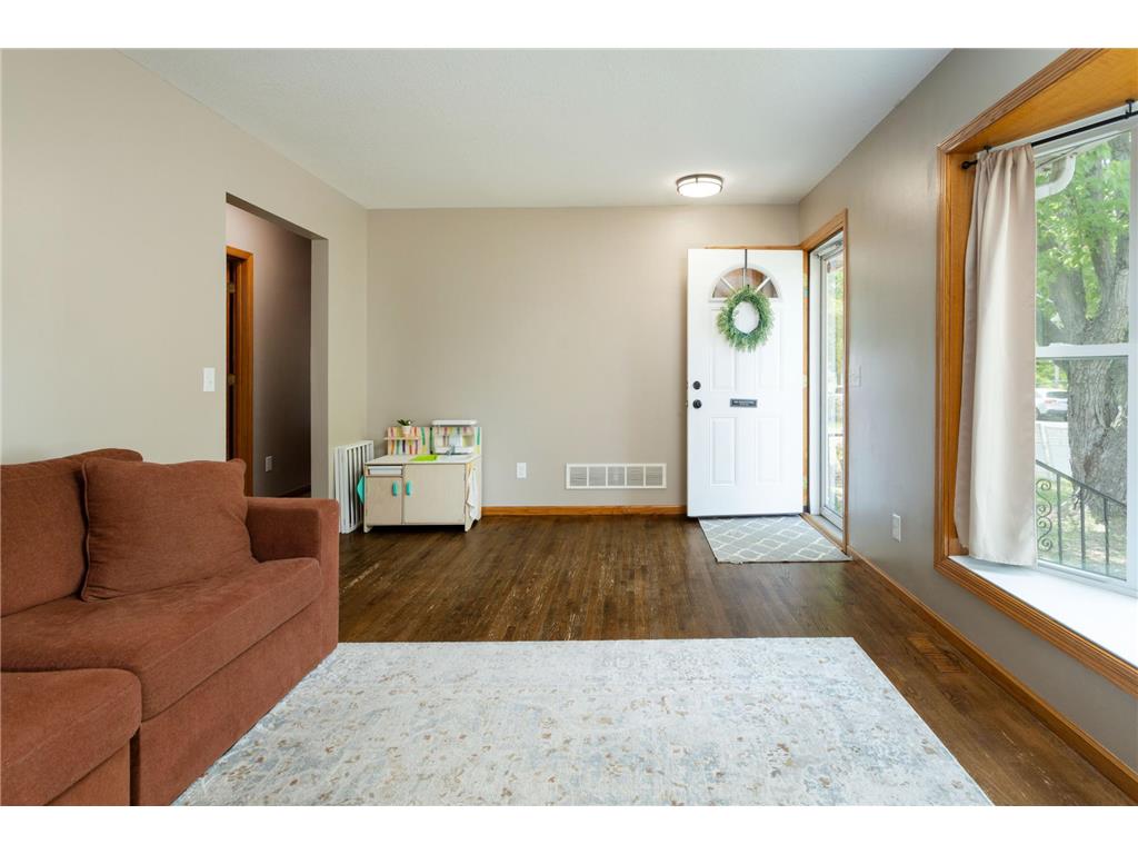 5248 Camden Avenue N Minneapolis MN 55430 7083909 image3