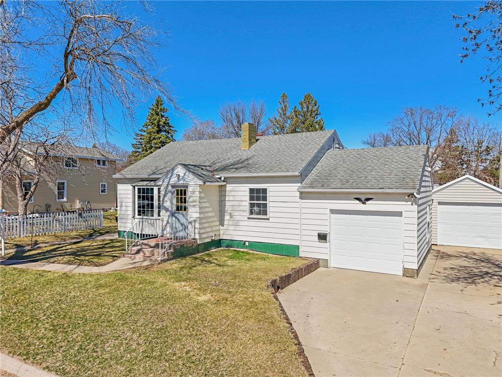 525 3rd St SE Perham MN 56573 7053412 image1