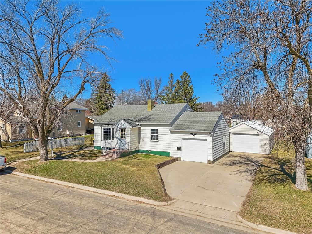 525 3rd St SE Perham MN 56573 7053412 image2