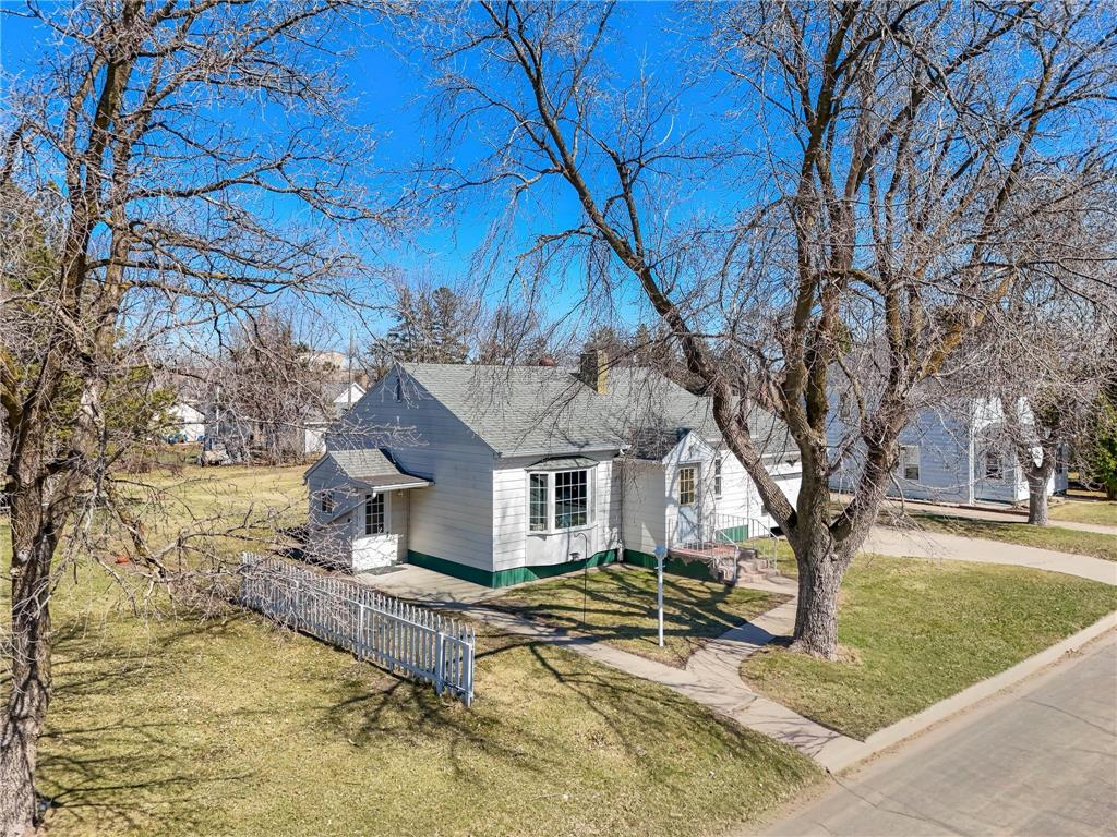 525 3rd St SE Perham MN 56573 7053412 image3