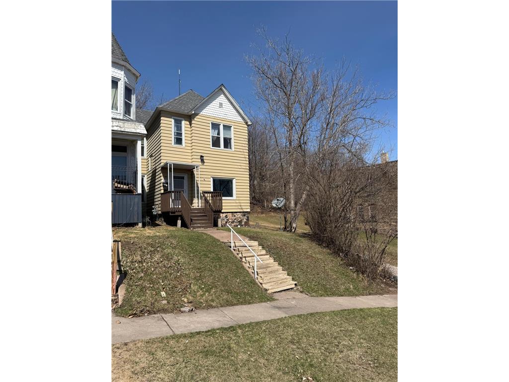 525 W 4th Street Duluth MN 55806 7028930 image1