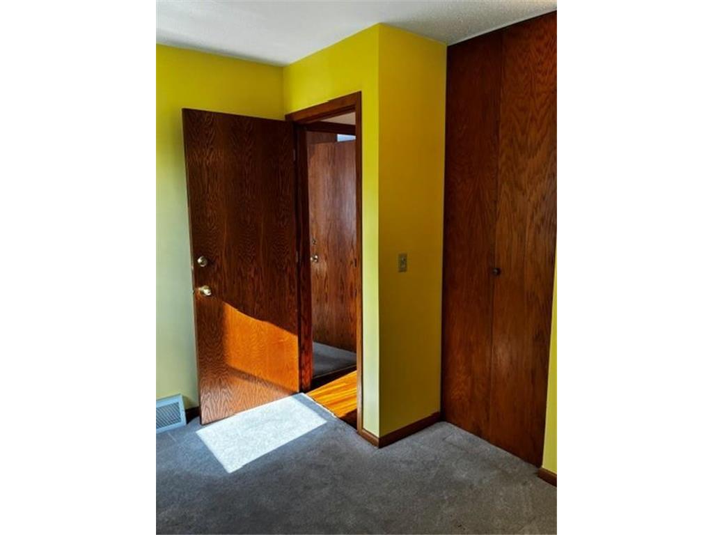 5256 Capitol Street NE Fridley MN 55421 7066883 image38