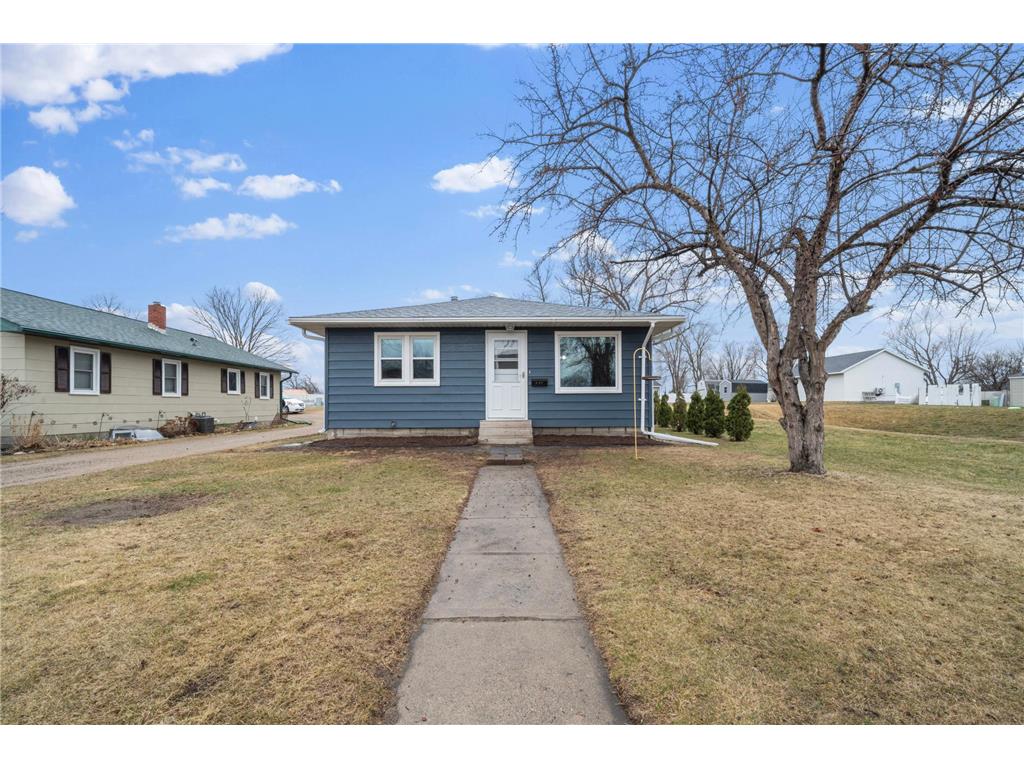 527 4th Street N Sauk Centre MN 56378 7052625 image1