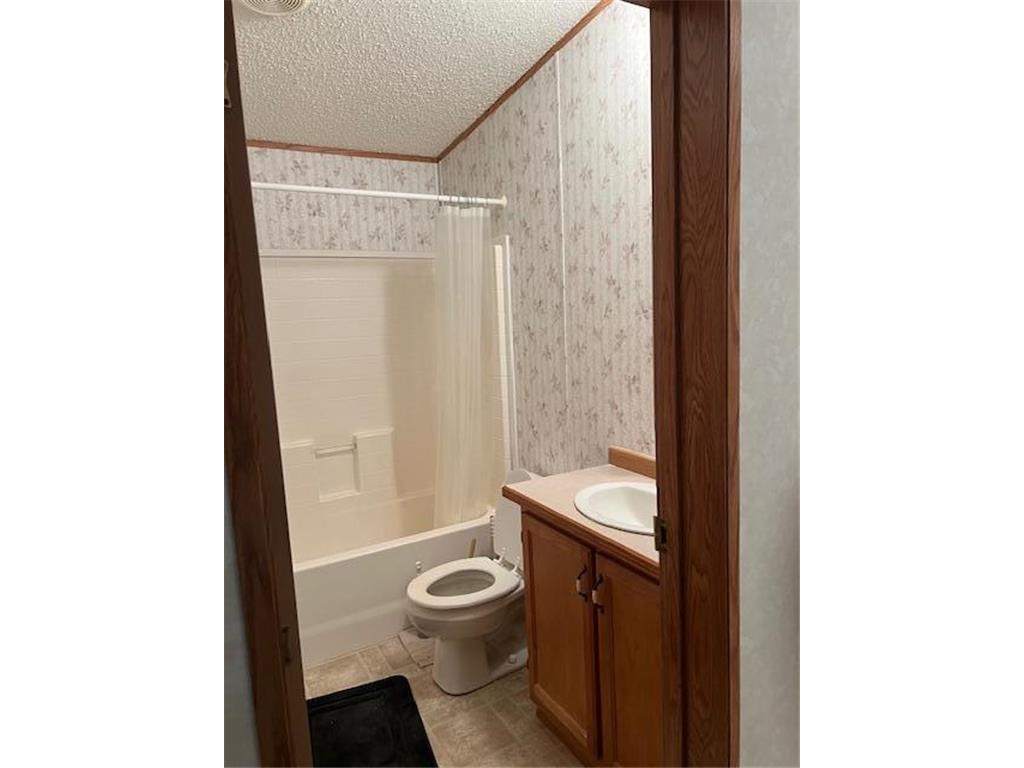 527 South Street E Litchfield MN 55355 6749475 image11