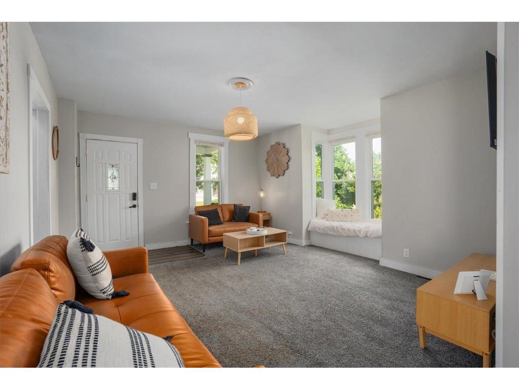 527 W Grand Avenue Eau Claire WI 54703 6785011 image4