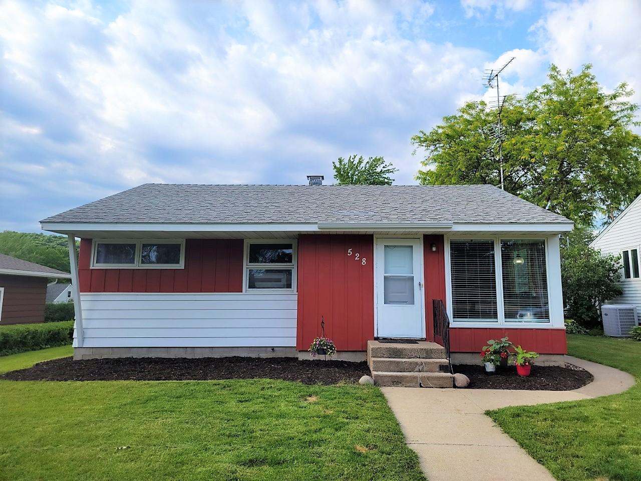 528 S 5th Street, La Crescent, MN 55947 MLS 5769317 Edina Realty