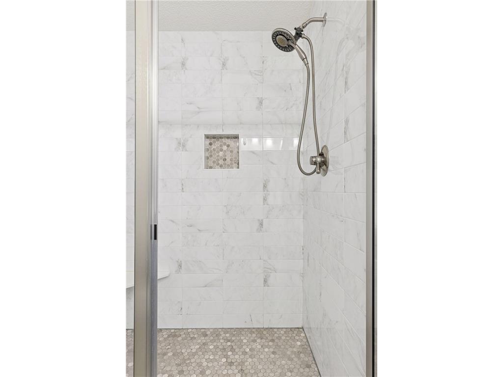 528 Sutherland Drive Woodbury MN 55129 6815994 image38