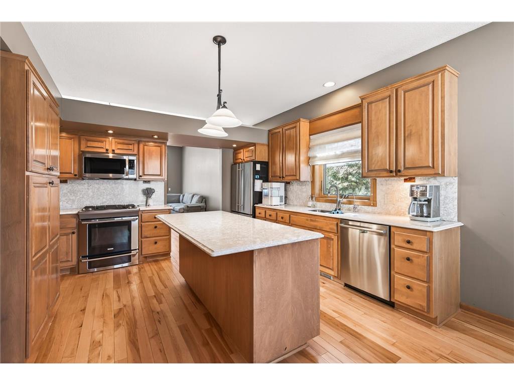 528 Wildflower Burnsville MN 55306 7022612 image14