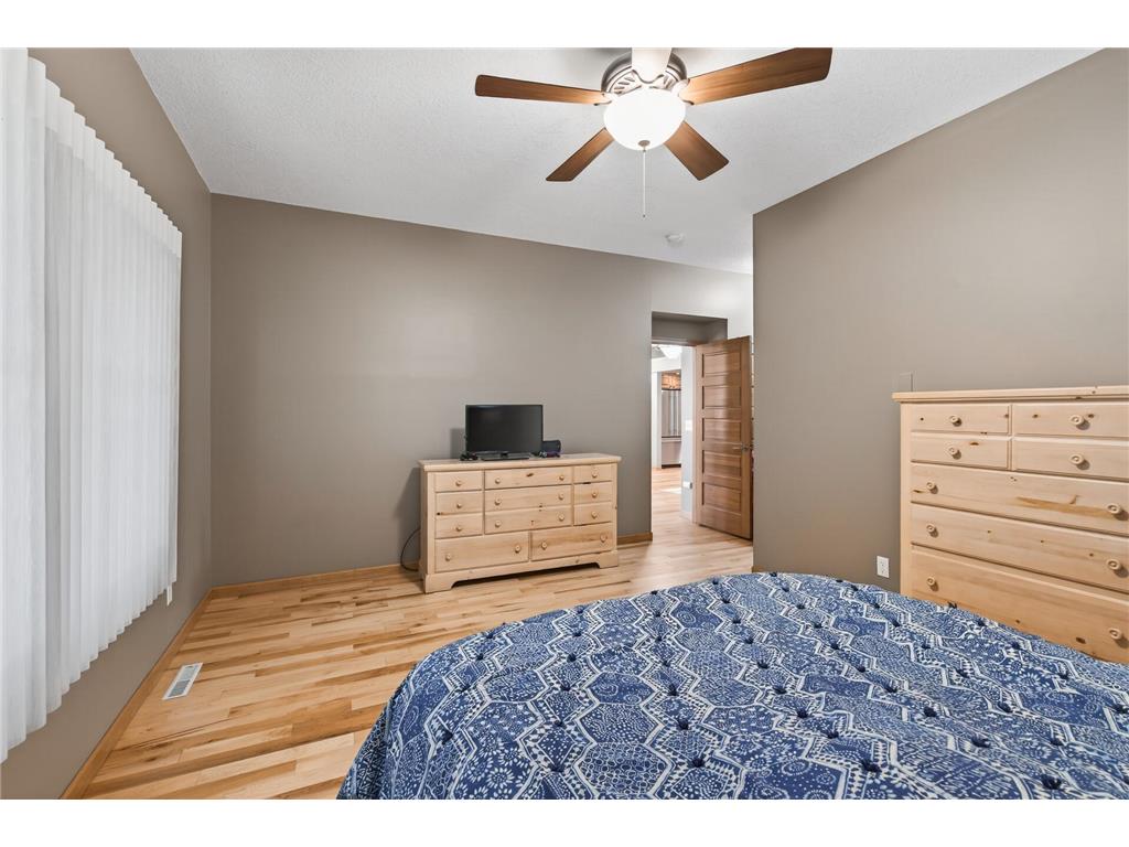 528 Wildflower Burnsville MN 55306 7022612 image16