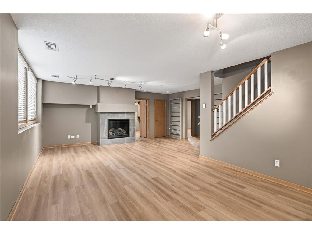 528 Wildflower Burnsville MN 55306 7022612 image23