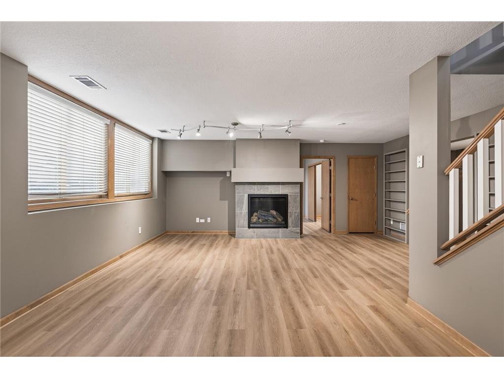 528 Wildflower Burnsville MN 55306 7022612 image24