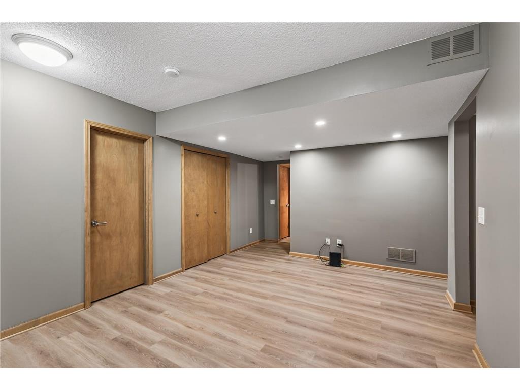 528 Wildflower Burnsville MN 55306 7022612 image28