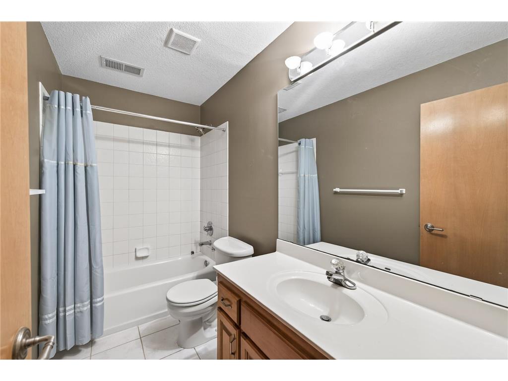 528 Wildflower Burnsville MN 55306 7022612 image29