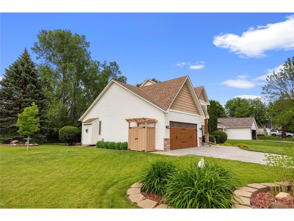 529 Eagle Ridge Road, Woodbury, MN, 55125 | MLS: 6559316 | Edina Realty