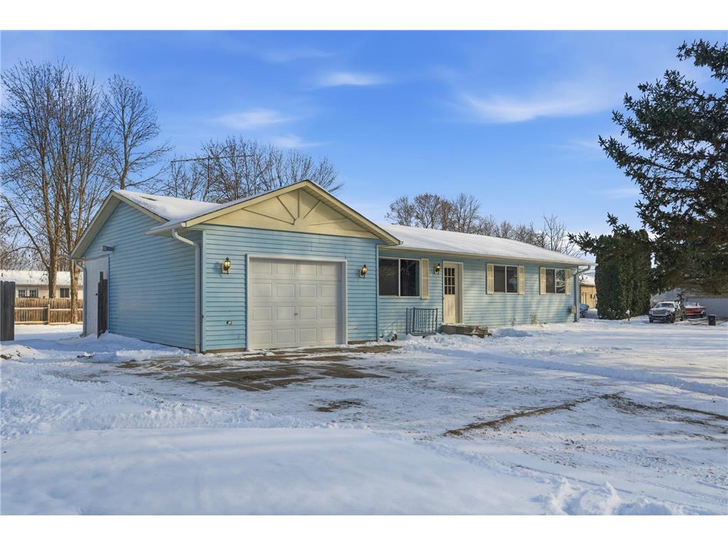 530 Nelson Court Center City MN 55012 - North Center Lake 6817949 image1