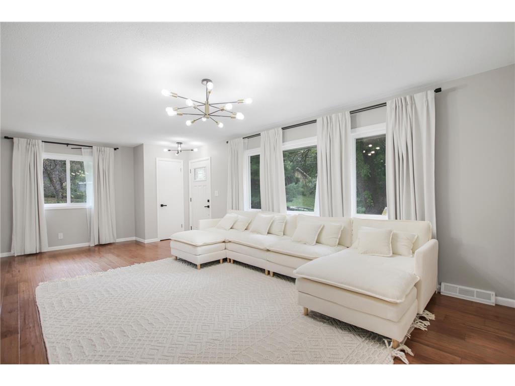 5317 Forest Road Minnetonka MN 55345 6793176 image1