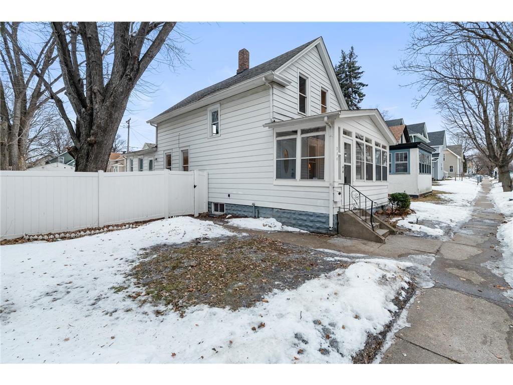 534 Thomas Avenue Saint Paul MN 55103 7006399 image3