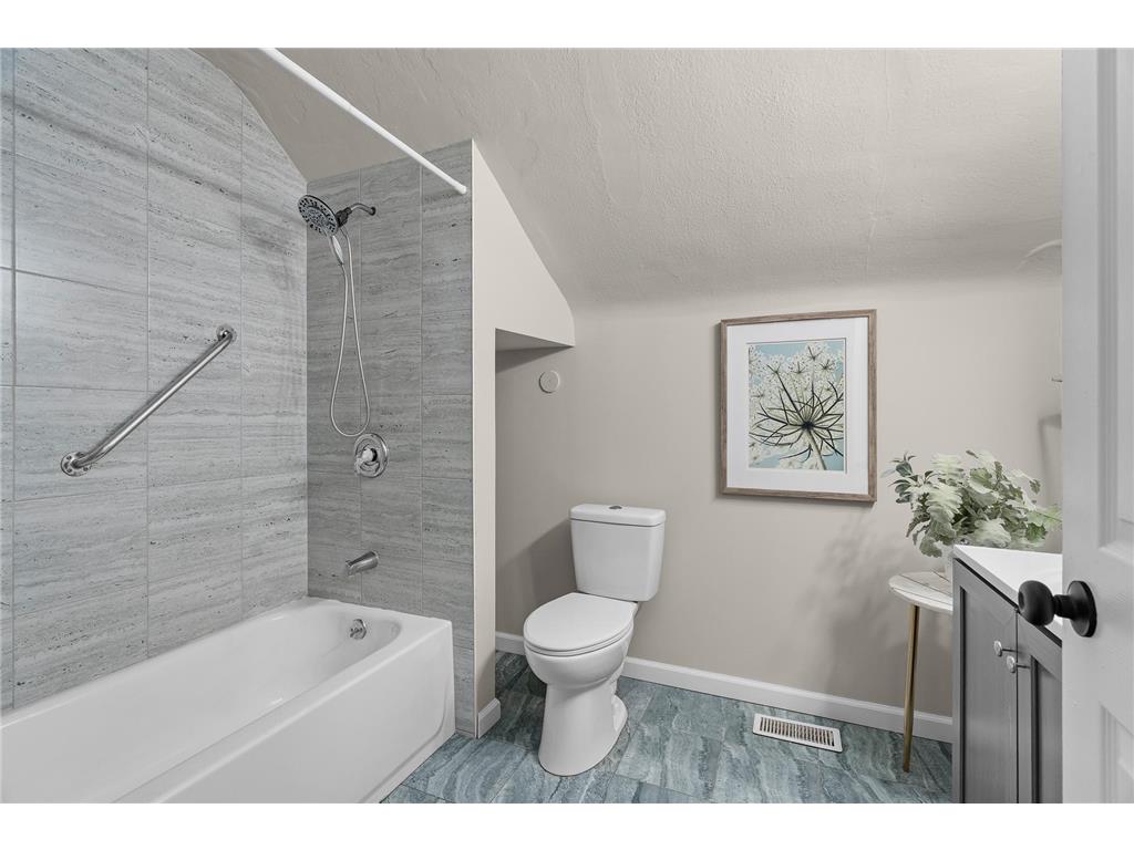 534 Thomas Avenue Saint Paul MN 55103 7006399 image31