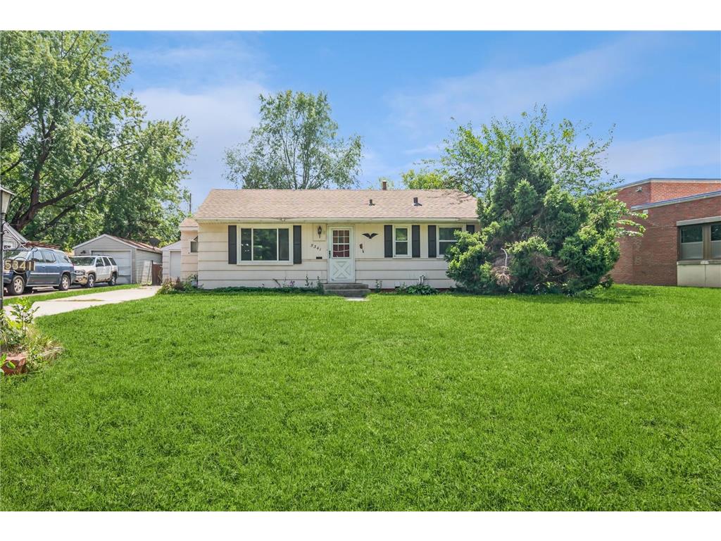 5341 Lakeside Avenue N Crystal MN 55429 6419427 image1