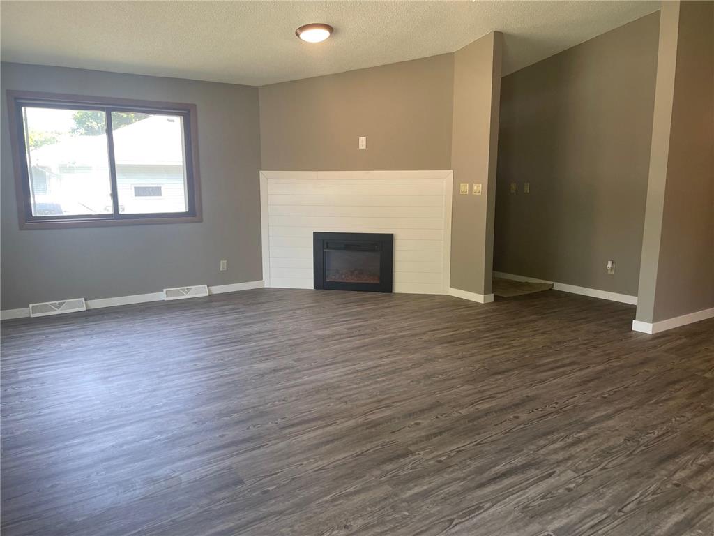 535 Bluff Street NE Hutchinson MN 55350 6398442 image1