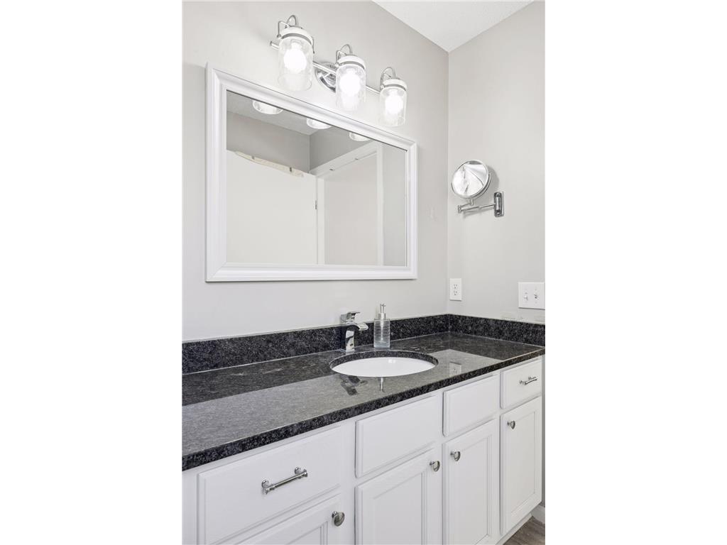 537 Markgrafs Lake Alcove Woodbury MN 55129 7029886 image29