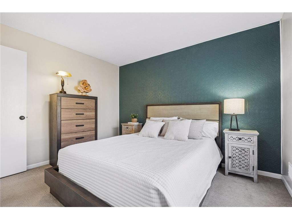 537 Markgrafs Lake Alcove Woodbury MN 55129 7029886 image32