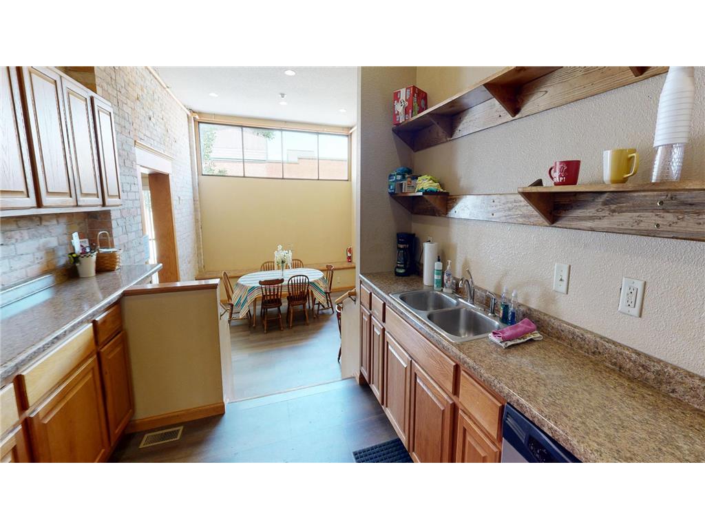 539 Pacific Avenue SW #student Willmar MN 56201 7105571 image16