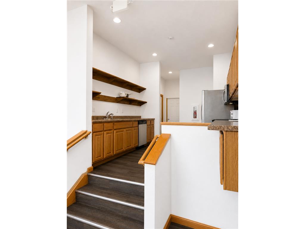 539 Pacific Avenue SW #student Willmar MN 56201 7105571 image3